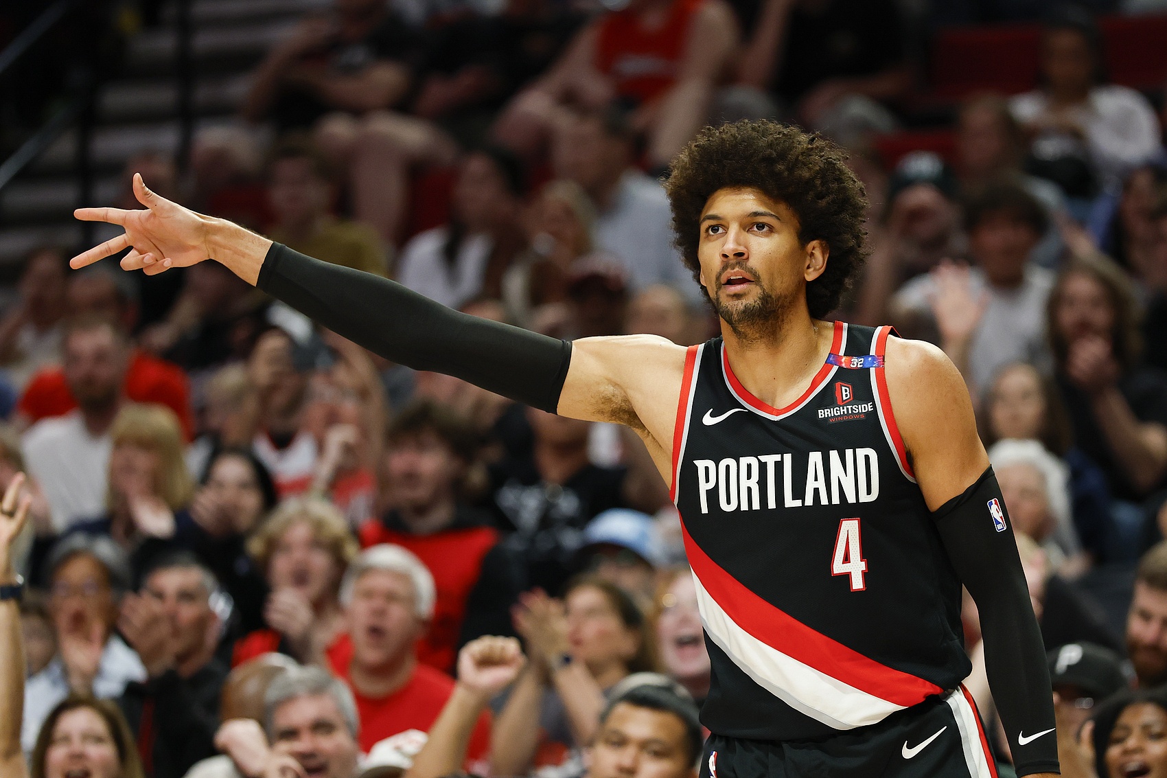 世界杯开赛时间-场均2.5断但仅出战4场！美记：塞布尔正在与开拓者协商买断合同