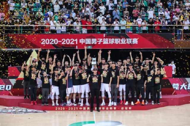 世界杯赛程时间查询-广东加冕11冠王:最艰难的一冠,更是最甜蜜的一冠